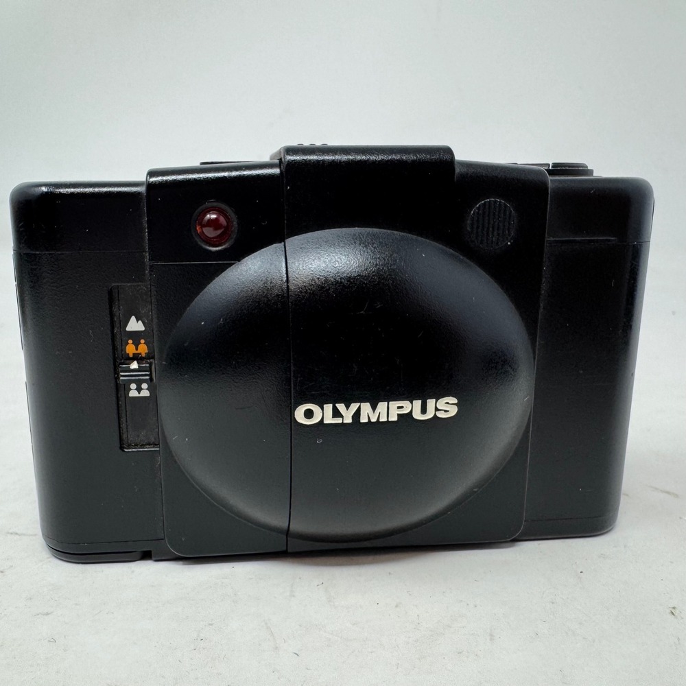 Olympus XA2 35mm Film Camera D.Zuiko 35mm f3.5 Lens Compact Point & Shoot Black